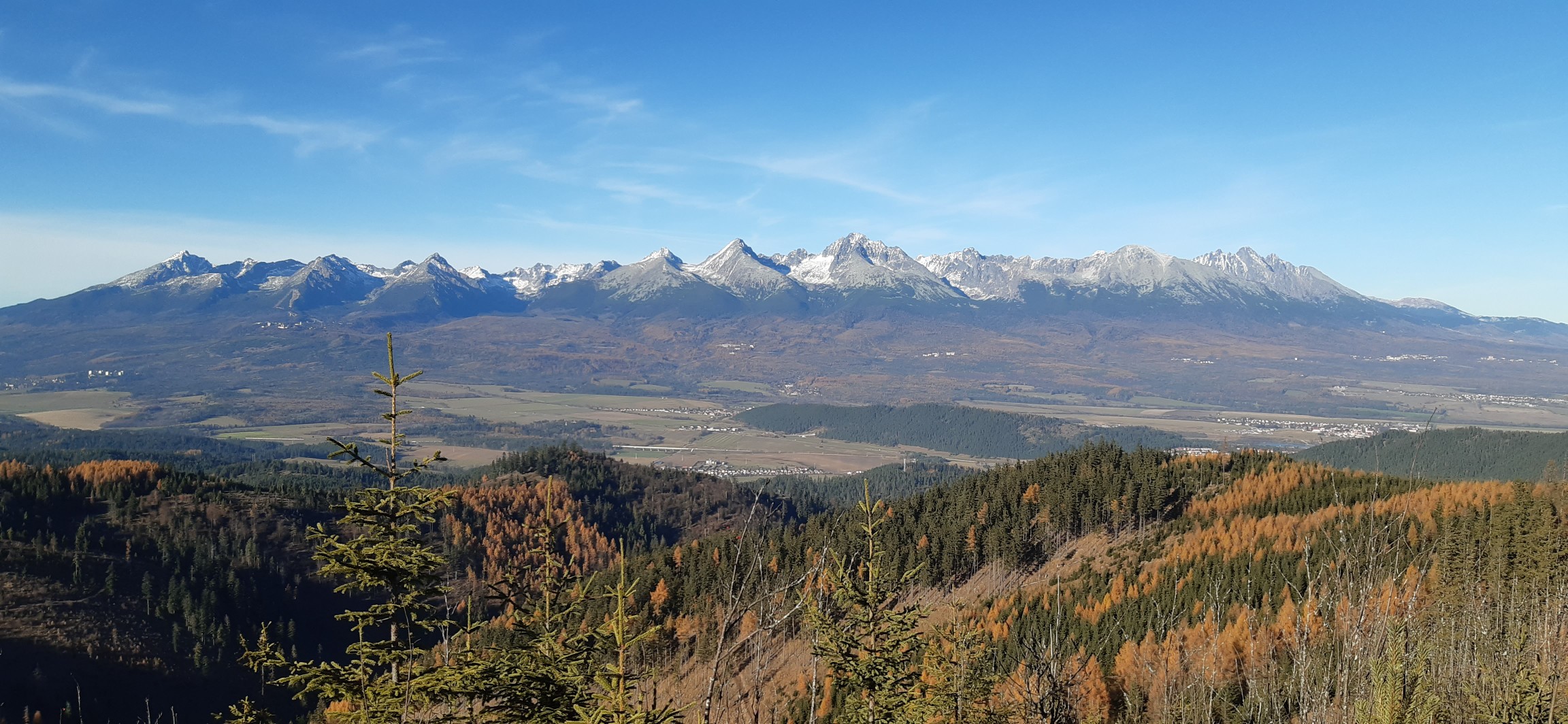 takéto_výhľady_stále_sú_z_hrebienka_neďaleko_vrcholu_r.2025