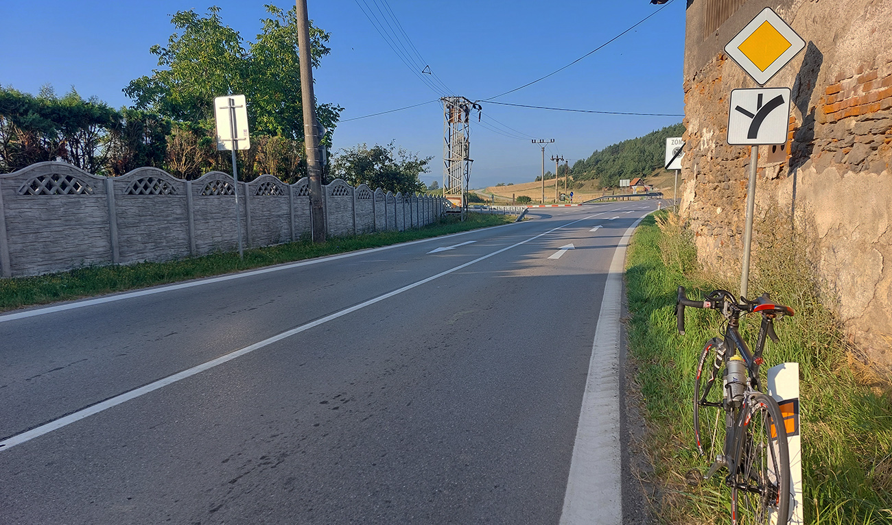 Moškovec:_doľava_do_Teplíc,_doprava_smer_PD_po_hlavnej,_ja_stredom.