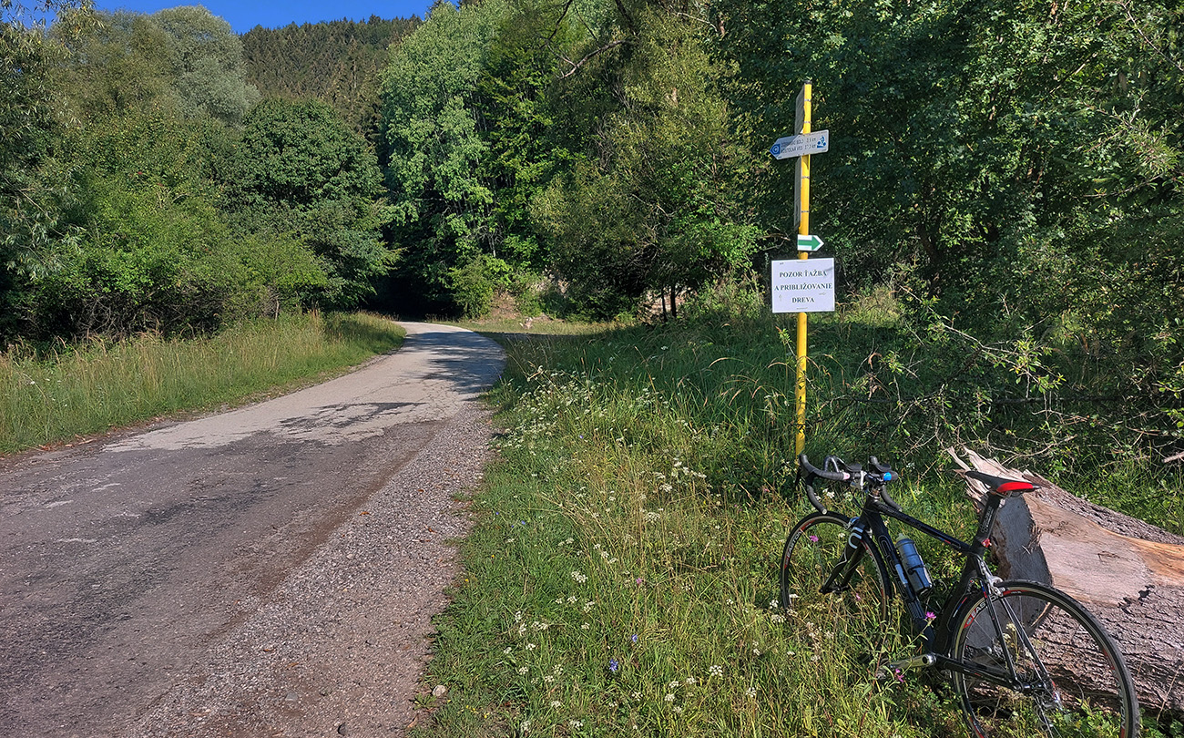 Tu_sa_sranda_končí,_Klimkova_dolina_sa_odtiaľto_začína_poriadne_dvíhať.