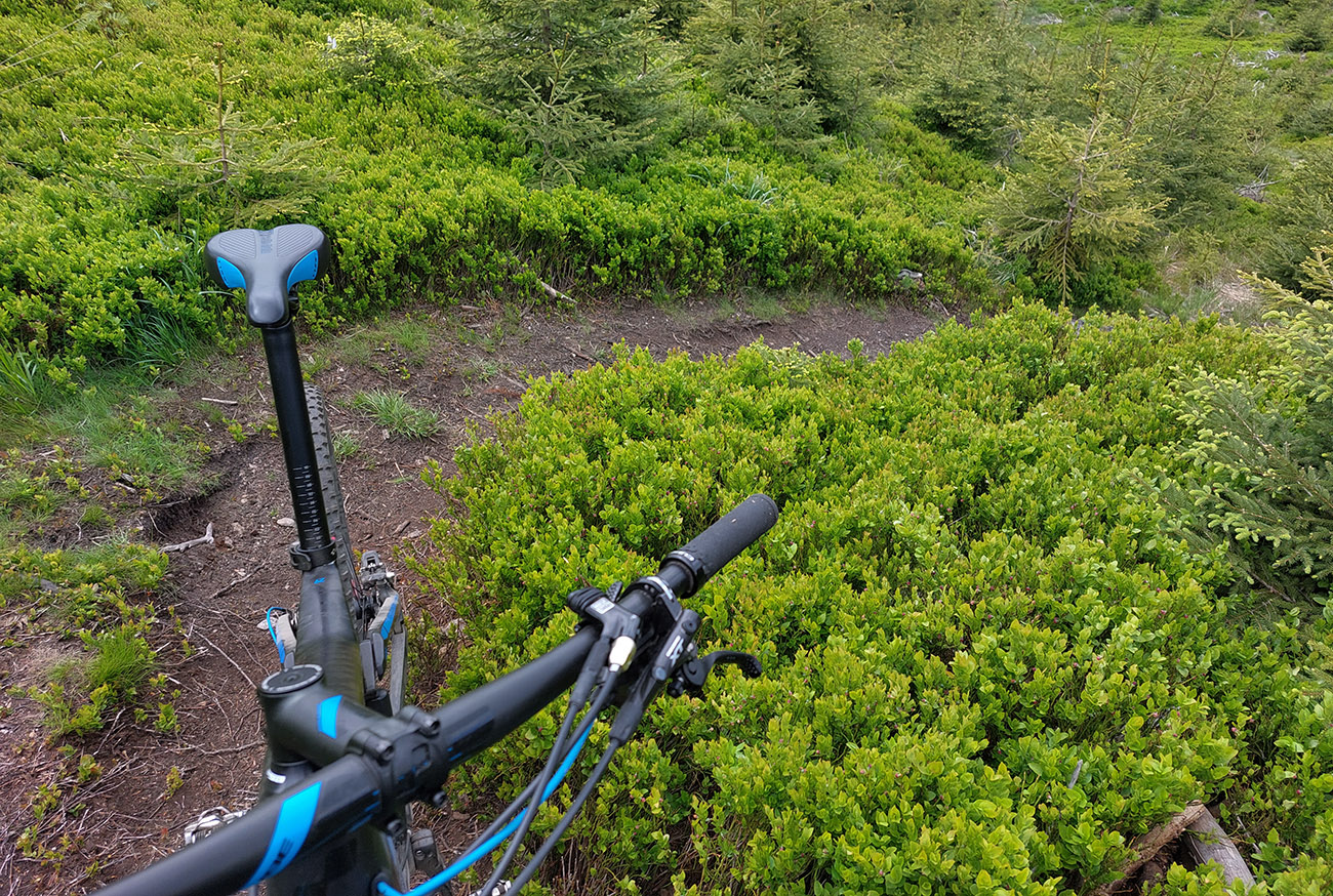 Začiatok_stúpa_hladko,_ale_prudko,_aj_takéto_dve_zákrutky_treba_vytlačiť.