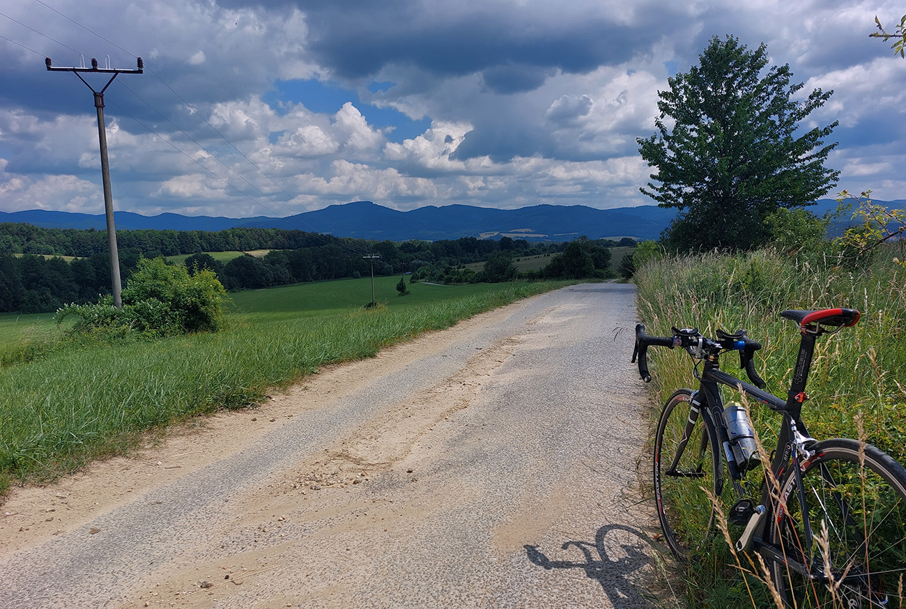 Za_Malinovou_otočka_pri_vodojeme_a_nazad_v_ústrety_Vyšehradu.