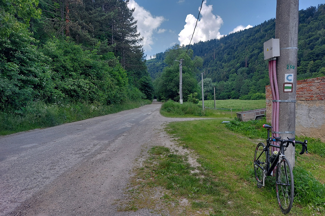 Tužina_–_otočka_už_pri_poslednom_dome,_ďalej_to_poznám.