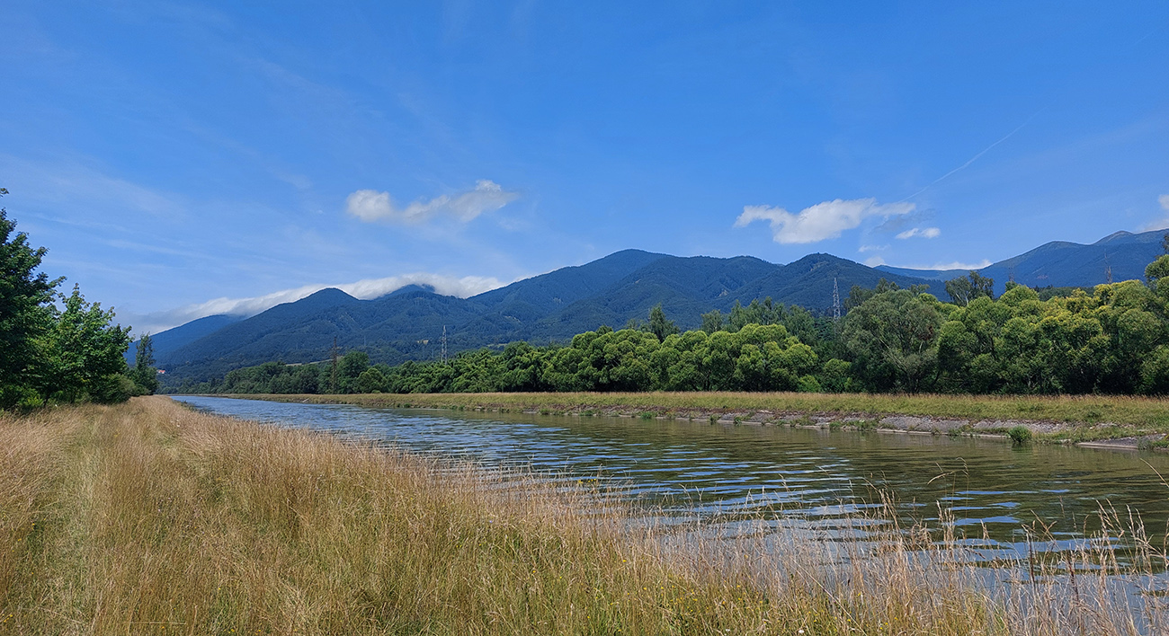 ...lebo popri derivačnom kanáli je to ten pravý rovníkový pôžitok! ...lebo_popri_derivačnom_kanáli_je_to_ten_pravý_rovníkový_pôžitok!
